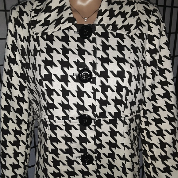 Blazer - Picture 3 of 4